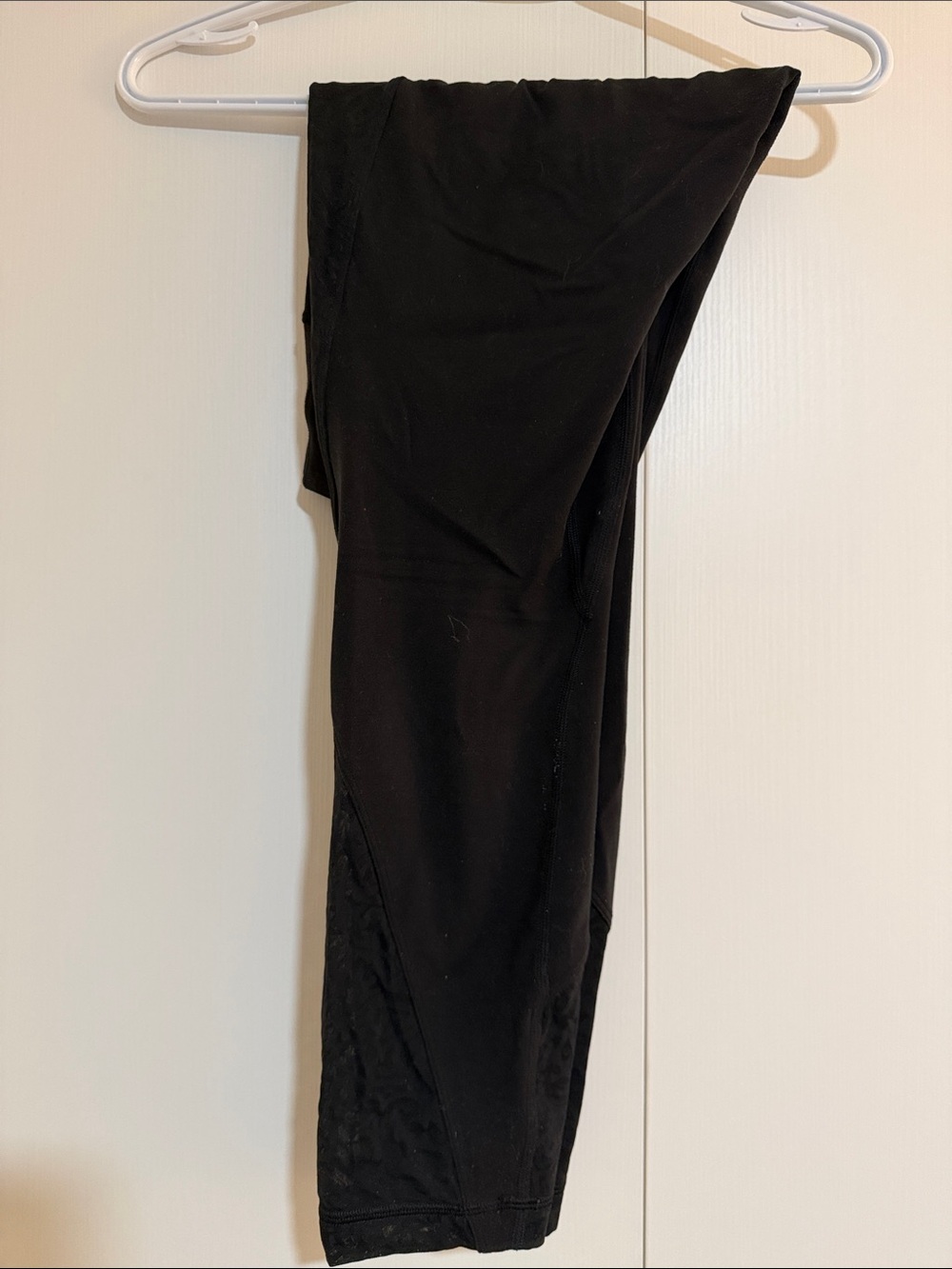 Lululemon Black Leggings Size 8 Mesh Panel Detail Athletic Leggings